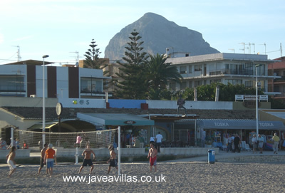 Playing volleyball as light fades on Javea Arenal Beach with the Montgo in the background - click for spectacular pictures of Javea